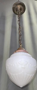 Antike Foyer Pendelleuchte Milchglasschirm mit Urne & Girlande Detail - Bild 1 von 3