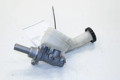 Главный тормозной цилиндр 2018-2025 Mitsubishi Eclipse Cross ES 1,5 л с резервуаром  - Изображение 1 из 4