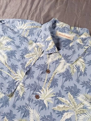 Tommy Bahama Silk Shirt Mens Large Hawaiian Floral Short Sleeve Button Up EUC - Image 1 of 4