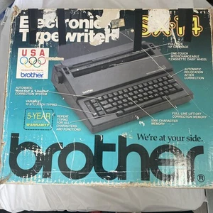 Máquina de escribir electrónica Brother EP5 AC/DC a batería, cable de alimentación, portátil - Imagen 1 de 4