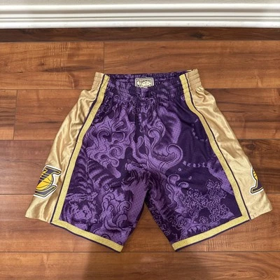 Баскетбольные шорты LA LAKERS Mitchell & Ness Swingman CNY 4.0 размер средний - Изображение 1 из 4