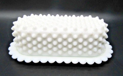 Plato de mantequilla cubierto borde festoneado Hobnail vidrio leche blanco Fenton #3977 MI Foto 1 de 4