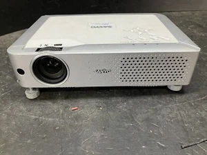 Sanyo PLC-XU74 Projector - Afbeelding 1 van 5