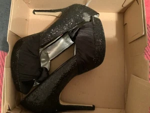 Schwarze Glitzer- und Satin-Heels offene Zehenpartie von Worthington neu im Karton 9,5 - Bild 1 von 4
