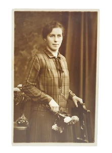 Woman w Flowers Standing Portrait 1920s Photo Cabinet RPPC Postcard Photograph - Picture 1 of 3