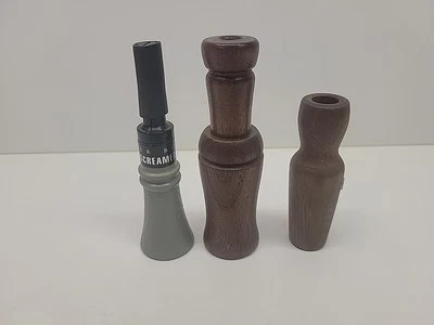 3 Duck Calls 1 Quaker Boy Super Screamer & 1 Partoy Italy, 1 Unknown - Image 1 of 4