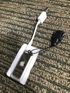 Apple iPod Shuffle 3rd Generation 2GB Silver Model # A1271 - Picture 1 of 5