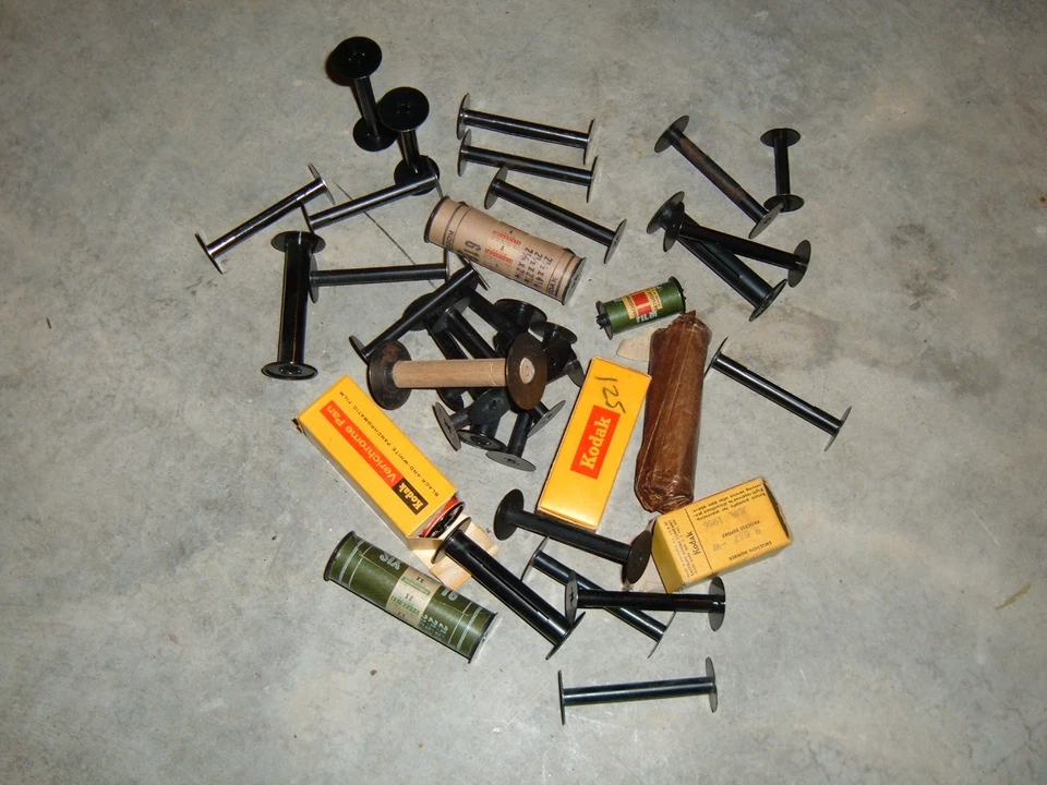 Lot of Kodak 120/620/616/116/127 Metal Empty Take-Up Film Spools - Image 1 of 1
