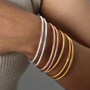 Fadeless Edelstahl Armreif, minimalistisches Luxusarmband für Damen Stil - Bild 1 von 27