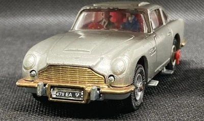 Corgi 270 James Bond 007 DB5 Silver Aston Martin Tire Slashers 68-69 1ST VERSION - Image 1 of 4