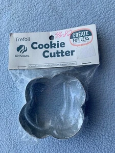 2002 Girl Scouts USA Metal Trefoil Cookie Cutter 3"/UNOPENED/#50733324 - Picture 1 of 2