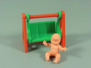 BABYS: Baby mit Schaukel groß (rot/grün) - Picture 1 of 1