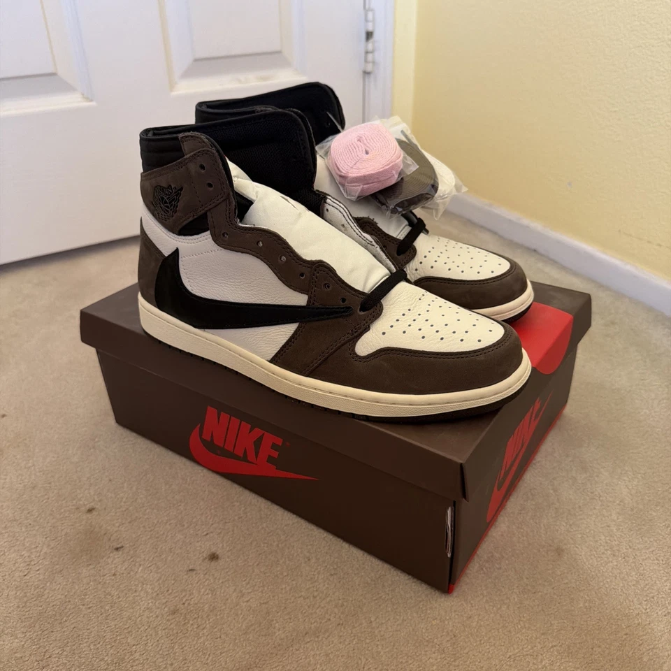 Talla 10.5 - Jordan 1 Retro OG x Travis Scott High Mocha (NUNCA USADO) Foto 1 de 4