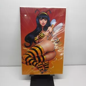 M House - Melinda’s Comics - Honey Bee O’s Virgin - Nice Version Variant Cover - Bild 1 von 2