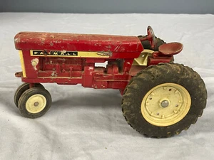 McCormick FARMALL 1/16 Scale Die Cast Tractor Farm Toy - Picture 1 of 7