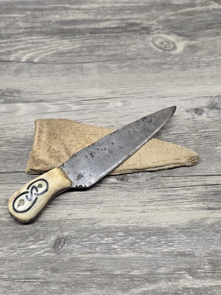 Antiguo cuchillo daga frontera forjado a mano asta natural o mango de hueso Foto 1 de 4