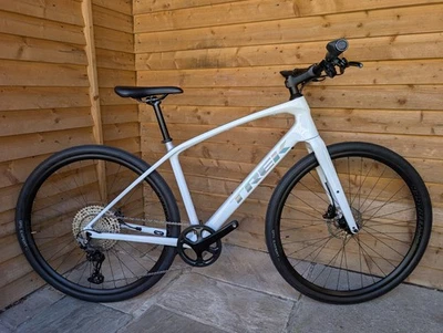 *BRAND NEW* Medium TREK FX 4 FX4 Carbon Fibre Hybrid bike VIEW SWANSEA/BRIDGEND - image 1 of 4