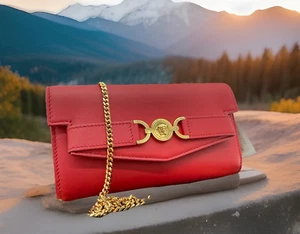 Echte neu mit Etikett $ 1175 Versace Medusa '95 Leder Clutch Umhängetasche in Lippenstiftrot - Bild 1 von 16