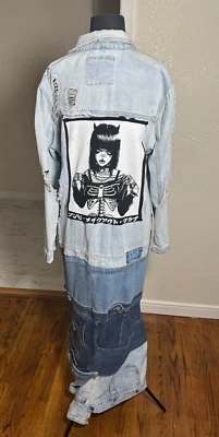 Chaqueta de trinchera azul retazos de mezclilla personalizada grunge niña gráfico hasta el suelo  Foto 1 de 4