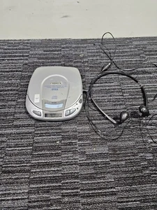 K63 Aiwa CD player portable Walkman XP-V30 1bit DAC fully working & Headphones - Picture 1 of 16