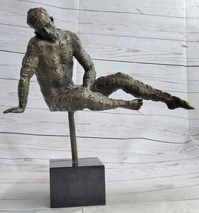 Hombre con Conjunto de Ajedrez Estatua de Metal de Bronce Figura Escultura Salvador Dalí - Imagen 1 de 10