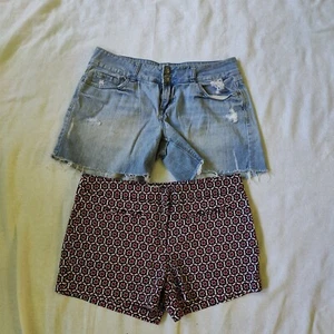 Lot Of 2 Women's Shorts Denim Sz 8 Y2K coastal Nautical Pattern Delia’s Bailey - Picture 1 of 9
