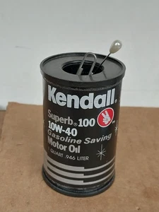 Vintage Kendall olio motore lattina venditore scrivania fermacarte magnetico spilla penna caddy - Foto 1 di 11
