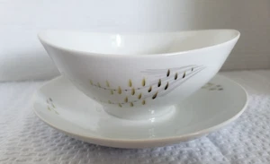 Eschenbach Bavaria Germany porcelain gravy boat W2515 with attached underplate - Picture 1 of 7