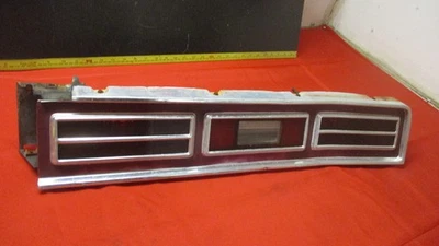 CHEVROLET IMPALA 1974-1976 MONTAJE DE LUZ TRASERA LADO DERECHO Foto 1 de 4