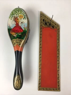 Escova de cabelo russa e suporte com estampa de conto de fadas flor escarlate - Equitação vermelha - Imagem 1 de 4