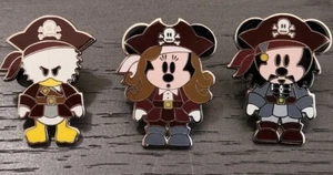 PIRATES Caribbean Mickey, Minnie and Daffy Disney Pins - Picture 1 of 3