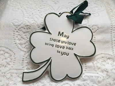 Trébol de cuatro hojas irlandés de cerámica Russ placa de pared día de San Patricio Foto 1 de 4