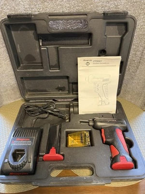 Destornillador inalámbrico Snap-On CTS 561 2 baterías con brocas de estuche de cargador Foto 1 de 4