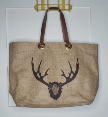 Сумка с короткими ручками Mud Pie оленьи рога передняя сторона изображение большая джутовая мешковина с кожаными ручками - Изображение 1 из 4