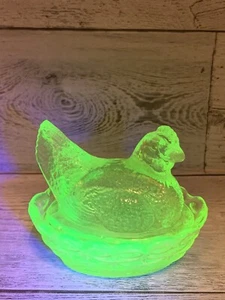 Vtg. Rosso Yellow Vaseline Glass Hen On Nest Rare UV Glow - Picture 1 of 12