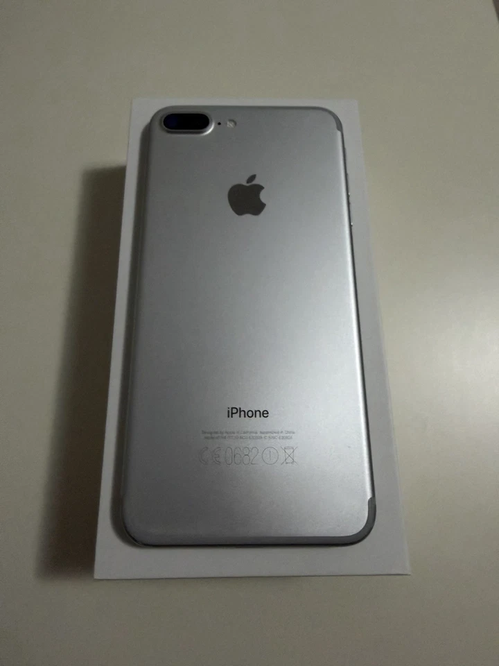Apple iPhone 7 Plus  - 32GB - Argento (Sbloccato) - Immagine 1 di 4