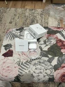AirPods Pro 2nd Generation - Photo 1 sur 2