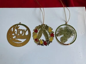 Vintage lot 3 - Christmas Round Gold Tone Metal Wreaths - Picture 1 of 11