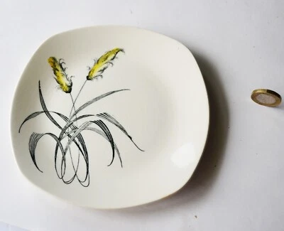 3 Midwinter Stylecraft Bali H'Ai pattern, fashion shape 6 1/8" side / tea plates - Image 1 of 4