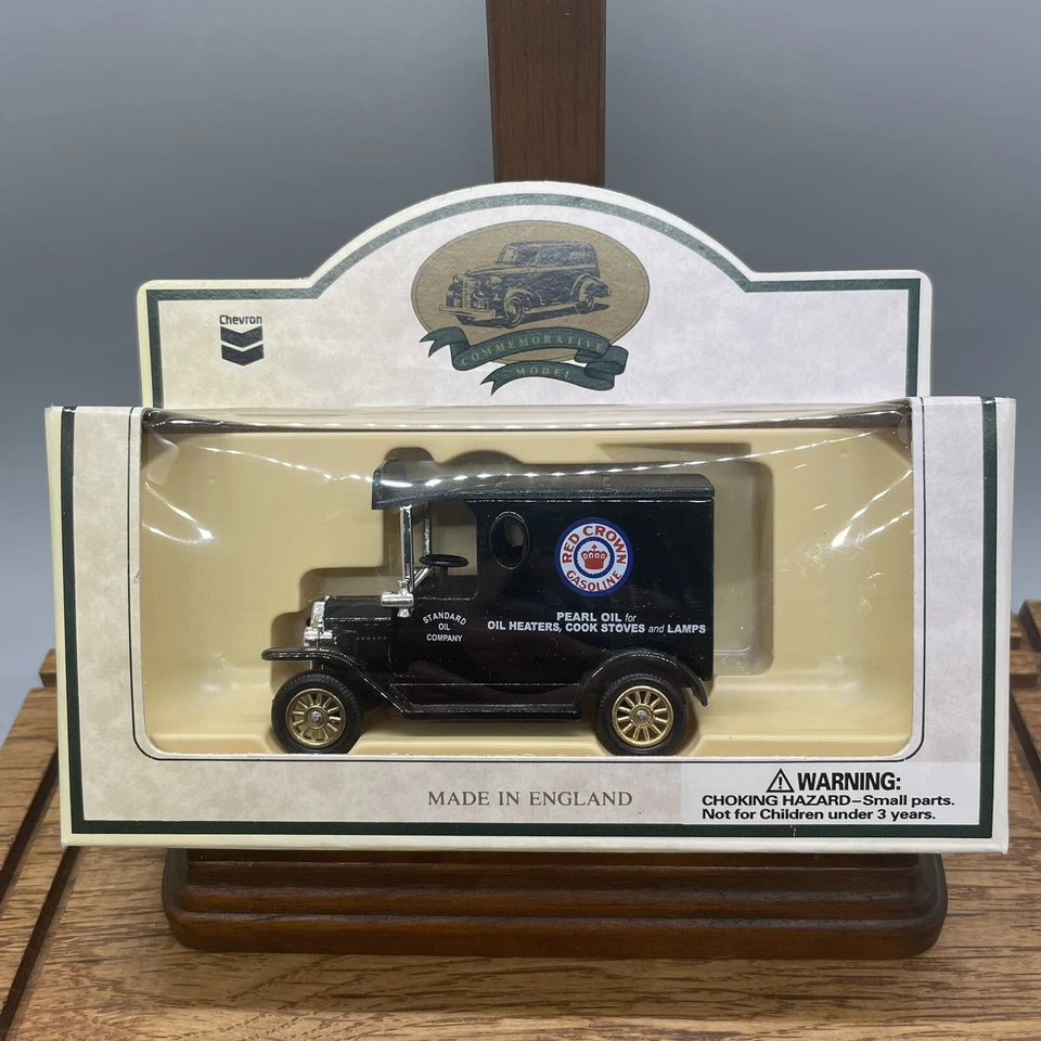 1914 Chevron Standard Oil Kerosene Horse Drawn Wagon Truck Die Cast Lledo