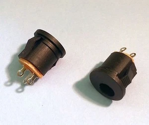 PLUGZ2GO  2.5MM X 5.5MM PUSHFIT PANEL MOUNT DC PLUG SOCKET  - NO SECURING NUT - Picture 1 of 5