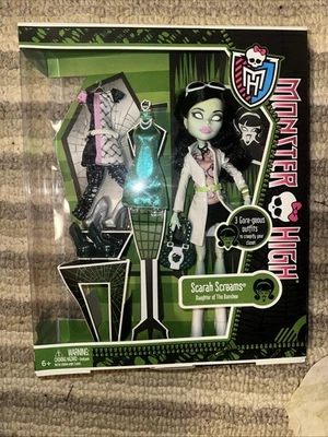 Monster High Scarah Screams Doll I Love Fashion Toys R Us Heart Neon 2013 Sealed - Image 1 of 2