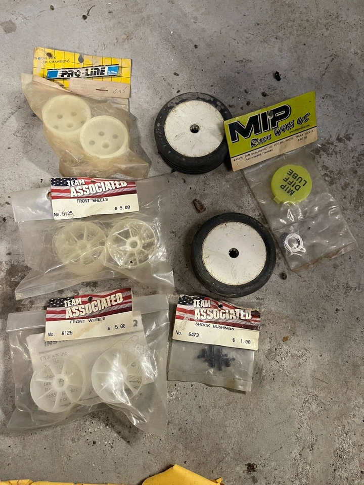 Associated RC10 Kyosho  Front Wheel Proline 2525 Vintage RC MIP 1007 8125 - Image 1 of 3