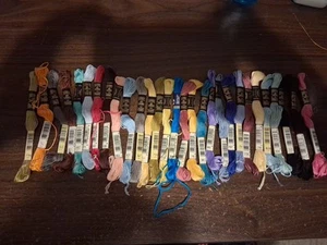 29 PACKUNGEN NADELSPITZENFADEN YARDS JEWEILS VIELE FARBEN - Bild 1 von 6