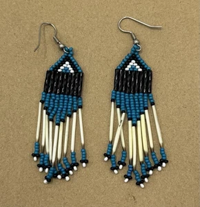 Vintage Tribal Ohrringe - Stachelschwein Federkiel - Rocailles - blau weiß schwarz - 2,5 Zoll - Bild 1 von 1