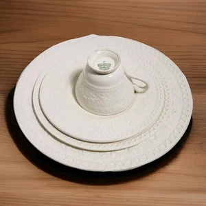 4 Piece- Vintage Wedgwood Wellesley Place Setting Bone China Made in England - Picture 1 of 12