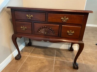 Gabinete Lowboy de caoba maciza del siglo XIX de colección propiedad familiar Foto 1 de 4