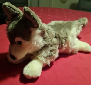 Stofftier Hund von Uni Toys als Dekoration verwendet - Bild 1 von 2