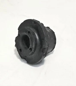 2016-2019 COLORADO CANYON LOWER RADIATOR RUBBER MOUNT NEW GM #  22947568 - Picture 1 of 3