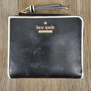 Kate Spade New York schwarze Leder-Geldbörse mit Doppelfaltung und Münzfach und Ausweisfenster - Bild 1 von 9